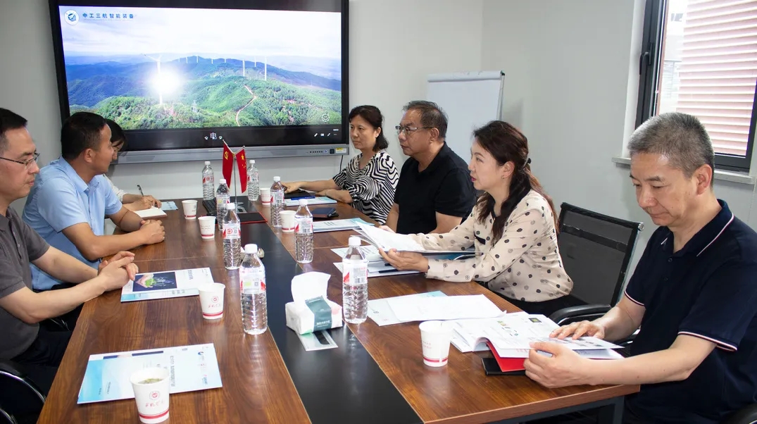 热烈欢迎雁塔区总工会莅临西航思创慰问劳动模范(图2) 640.webp (1).jpg