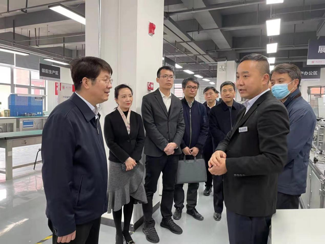 西安市政协主席、西咸新区党工委书记岳华峰来研究院调研(图3)