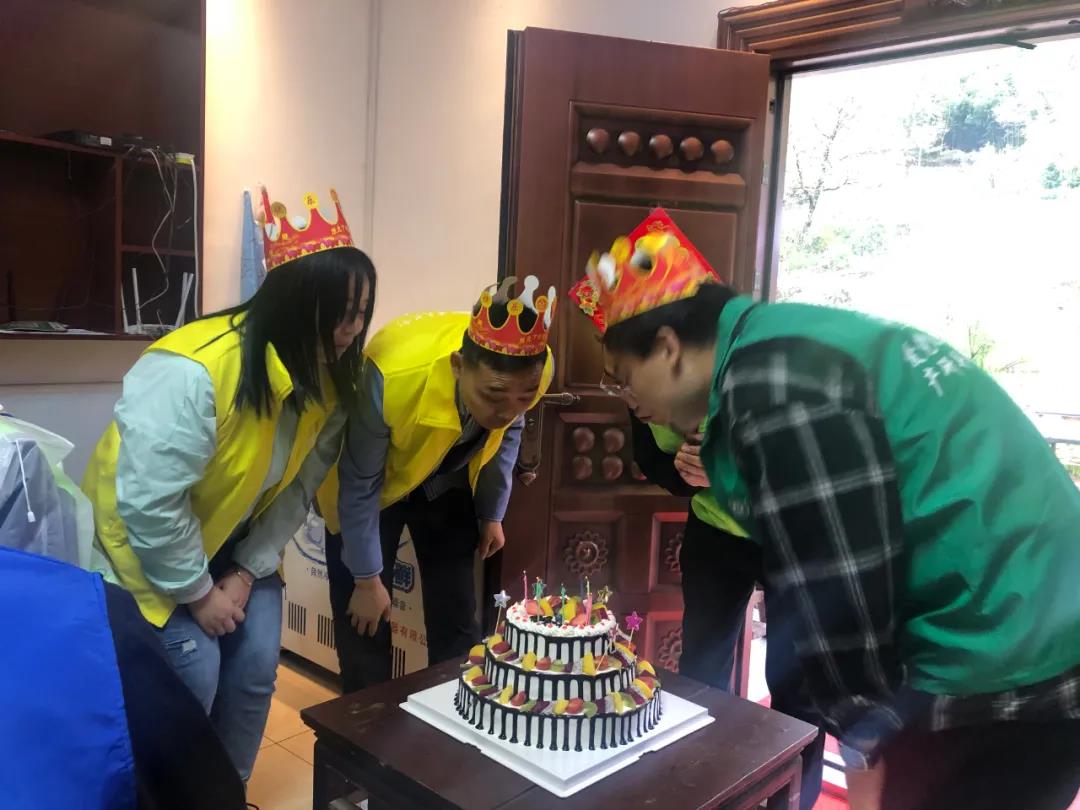 感恩有你 一路相伴 --西交思创研究院4月份员工集体生日(图2)